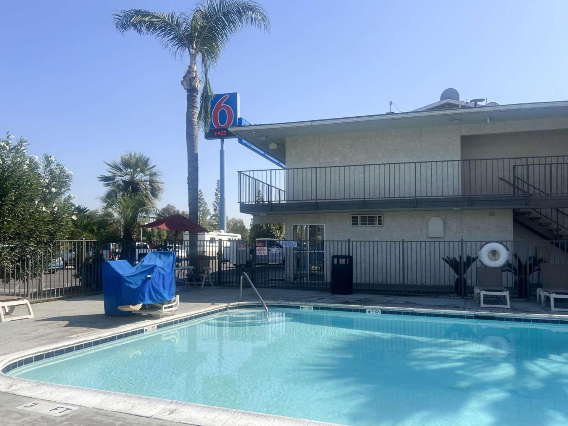 Hotel 6-tulare, Ca