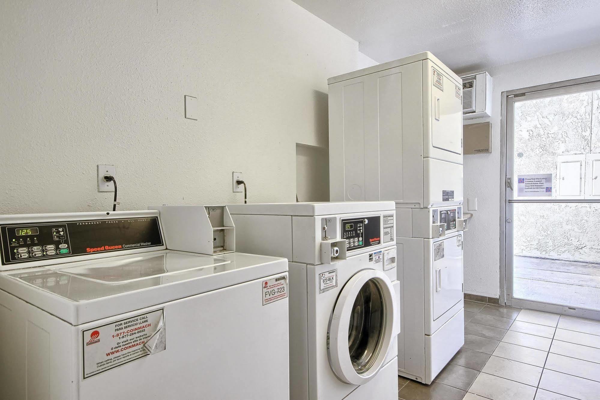 Hotel 6-tulare, Ca 2*