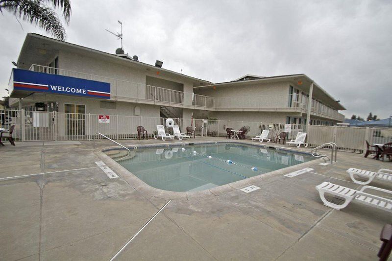 Hotel 6-tulare, Ca